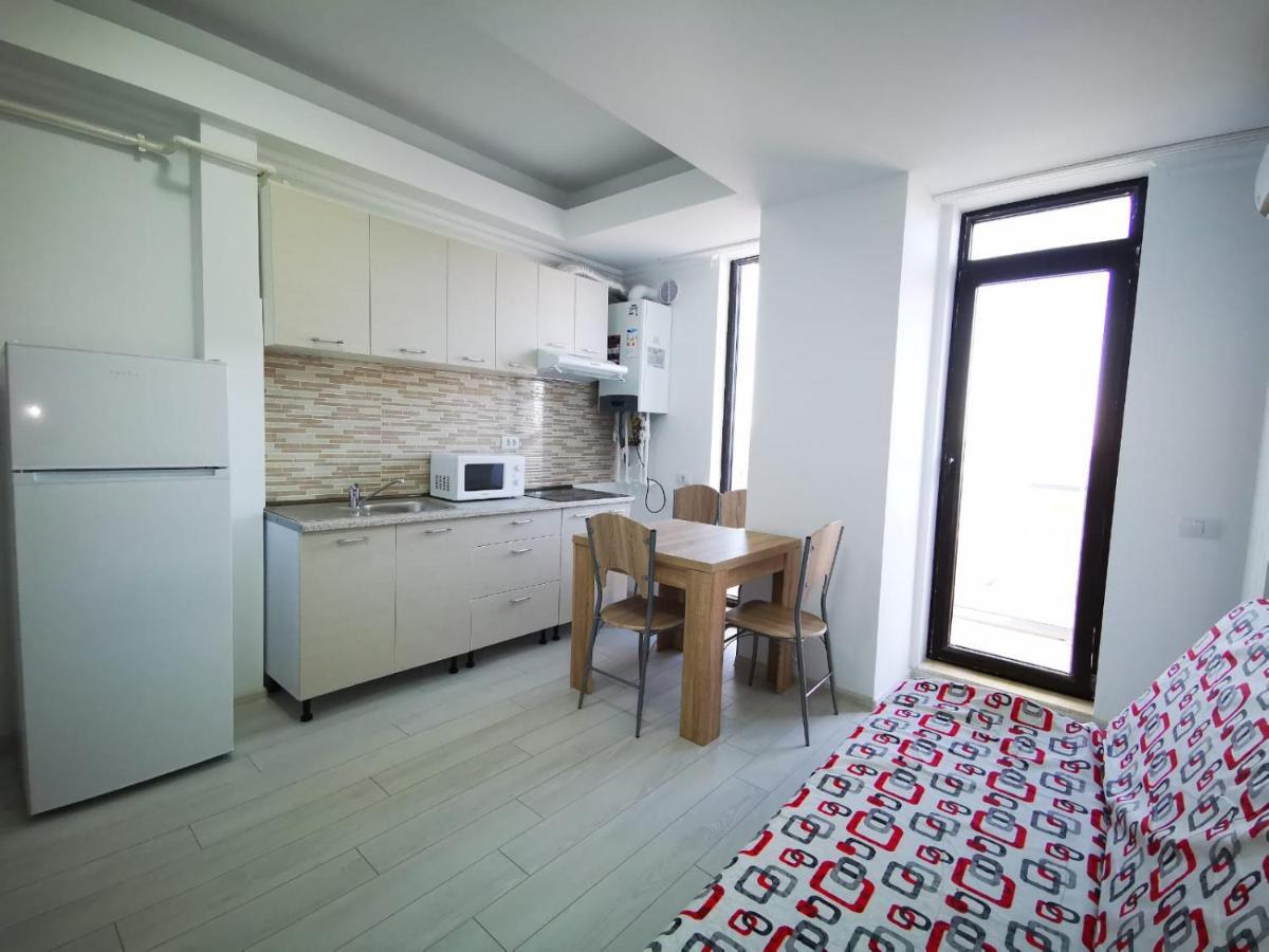 Paradis Apartments - By The Lake Mamaia Exterior photo