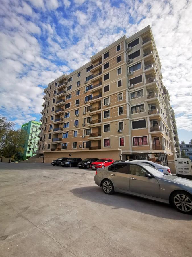 Paradis Apartments - By The Lake Mamaia Exterior photo
