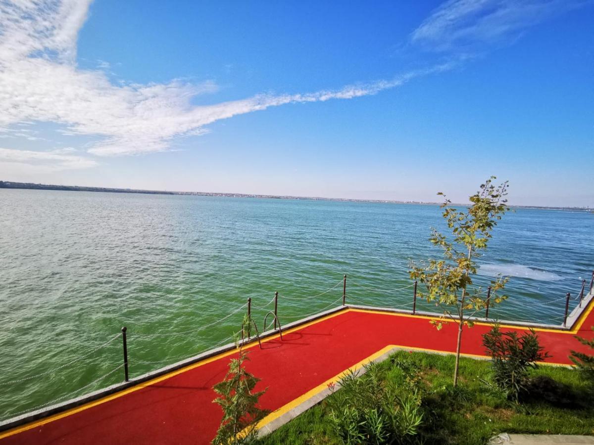 Paradis Apartments - By The Lake Mamaia Exterior photo