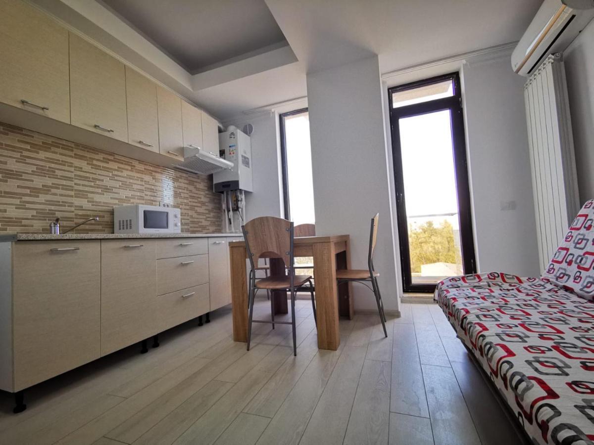 Paradis Apartments - By The Lake Mamaia Exterior photo